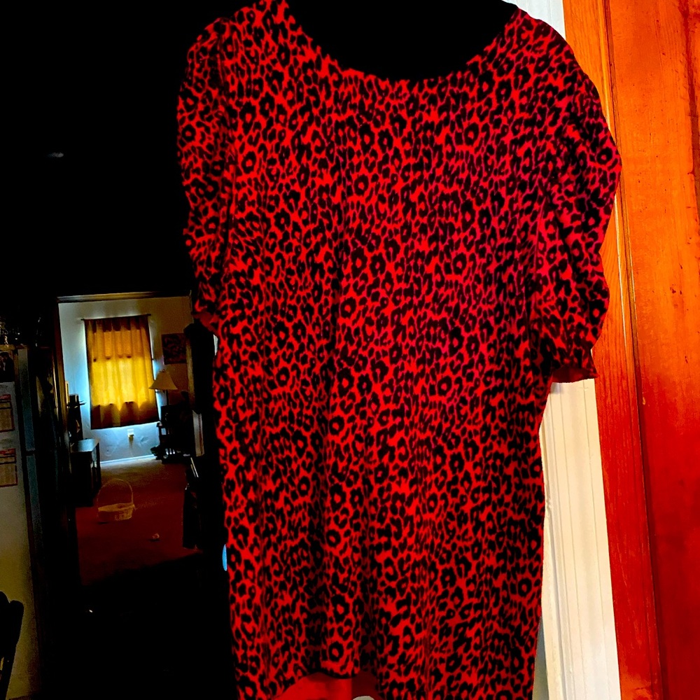 Red and black short sleeve dress